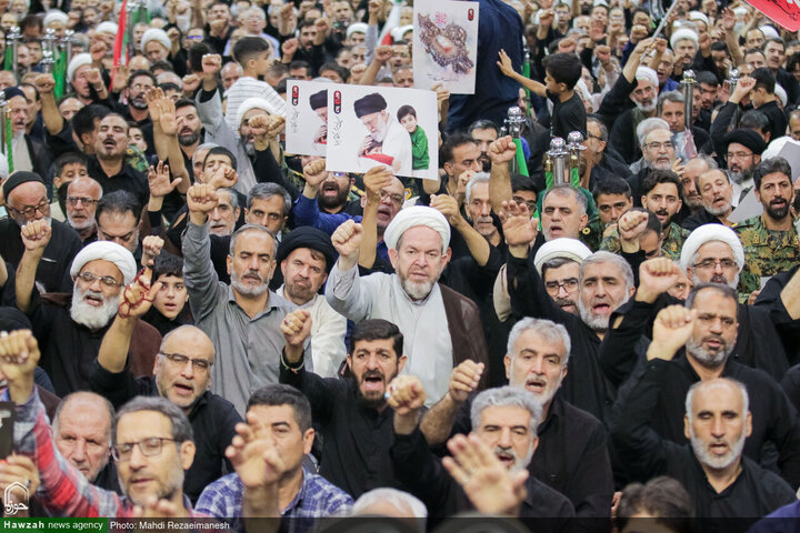 إقامة مراسم تأبين قائد الثورة الإسلامية الشهيد في حرم السيدة فاطمة المعصومة (عليها السلام) برعاية مكتب نجله القائد آية الله السيد مجتبى الخامنئي