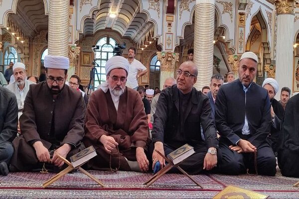 تصاویر/ بزرگداشت امام و رهبر شهید انقلاب در مسجد شافعی کرمانشاه با حضور استاندار
