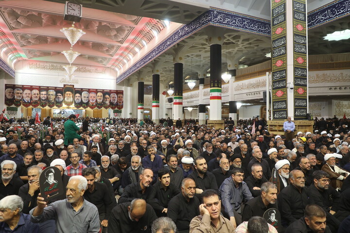 تصاویر/ حضوز پر شور اقشار مختلف مردم در مراسم بزرگداشت قائد شهید اُمت آیت‌ الله العظمی امام خامنه‌ای(ره) از طرف رهبر معظم انقلاب در حرم حضرت معصومه (س)