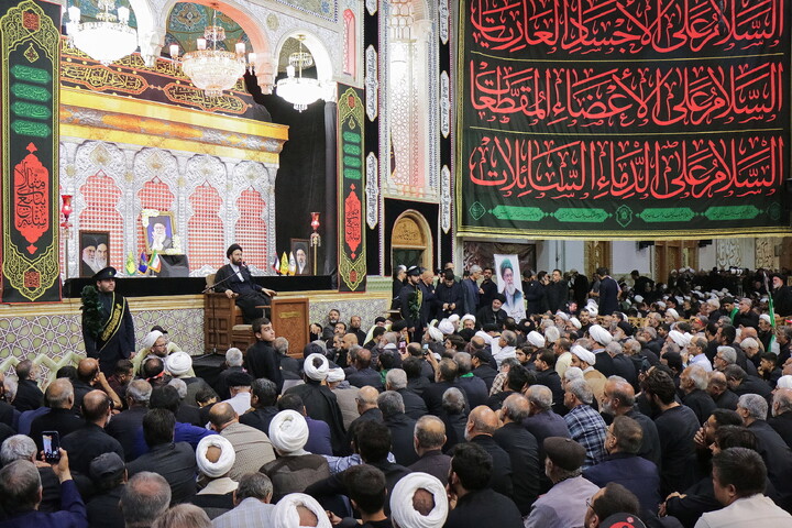 تصاویر/ حضوز پر شور اقشار مختلف مردم در مراسم بزرگداشت قائد شهید اُمت آیت‌ الله العظمی امام خامنه‌ای(ره) از طرف رهبر معظم انقلاب در حرم حضرت معصومه (س)