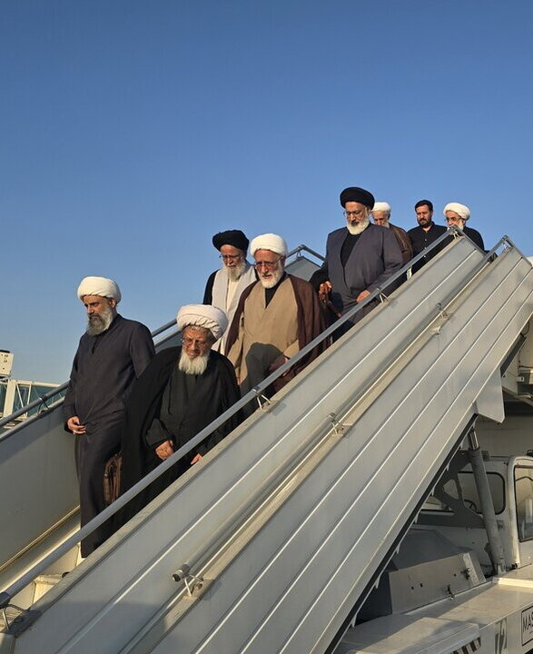 تصاویر/ ادای احترام جمعی از علمای قم به محل شهادت حاج قاسم در بد ورود به عراق