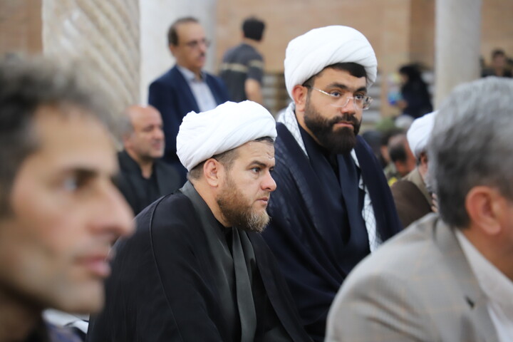 تصاویر/گرامیداشت رهبر شهید در مسجد جامع سنندج