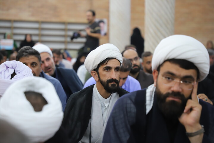 تصاویر/گرامیداشت رهبر شهید در مسجد جامع سنندج