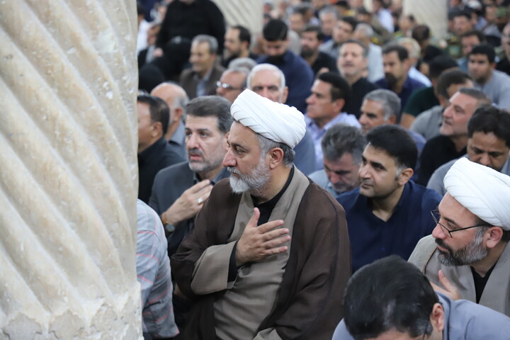 تصاویر/گرامیداشت رهبر شهید در مسجد جامع سنندج
