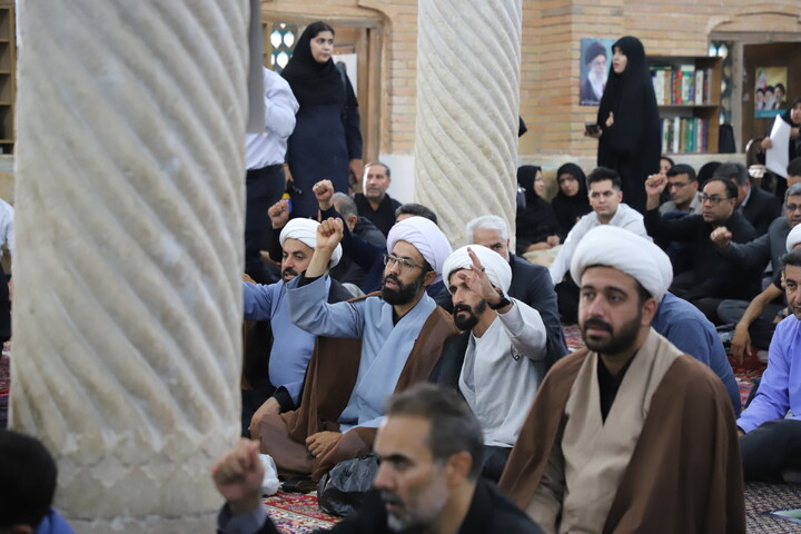 تصاویر/گرامیداشت رهبر شهید در مسجد جامع سنندج