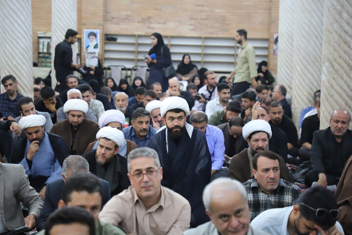 تصاویر/گرامیداشت رهبر شهید در مسجد جامع سنندج