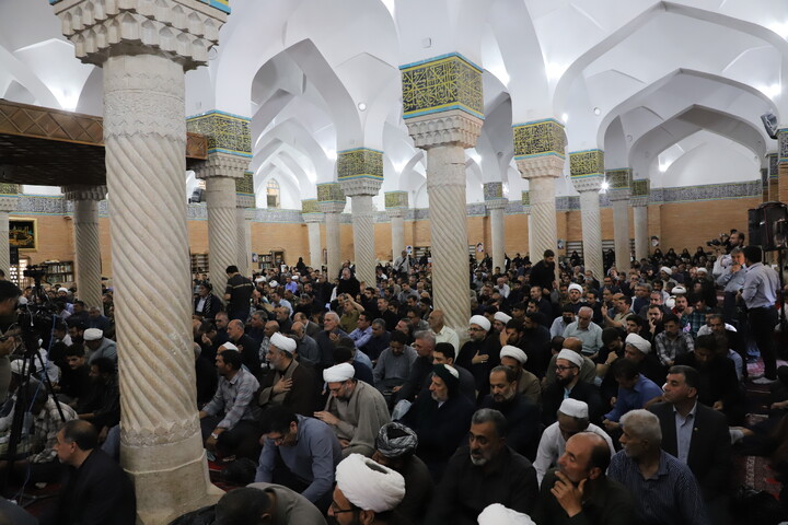 تصاویر/گرامیداشت رهبر شهید در مسجد جامع سنندج