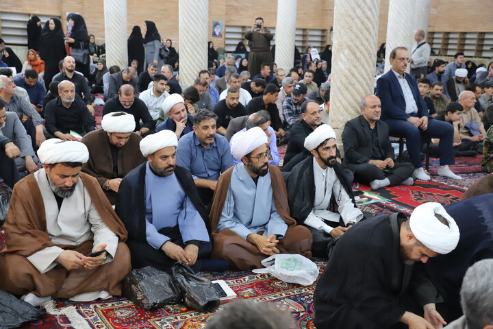 تصاویر/گرامیداشت رهبر شهید در مسجد جامع سنندج