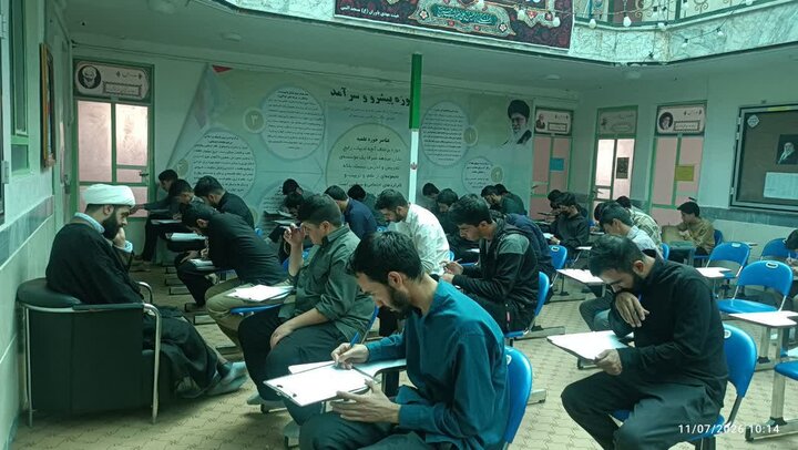 تصاویر/امتحانات پایان ترم طلاب مدرسه علمیه بقیة‌الله الاعظم (عج) دلفان