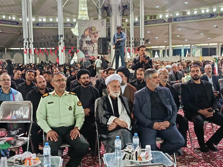 تصاویر/مراسم یادبود قائد شهید ملت در مصلای اراک