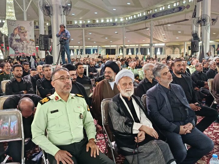 تصاویر/مراسم یادبود قائد شهید ملت در مصلای اراک