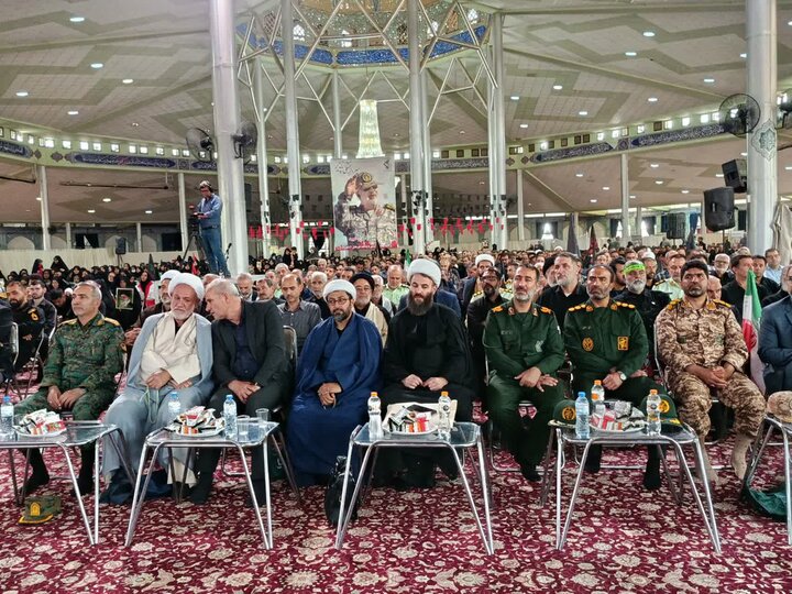 تصاویر/مراسم یادبود قائد شهید ملت در مصلای اراک