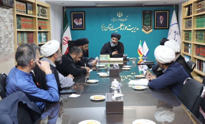 تصاویر/ مراسم گرامیداشت رهبر شهید در حوزه علمیه یزد برگزار می شود