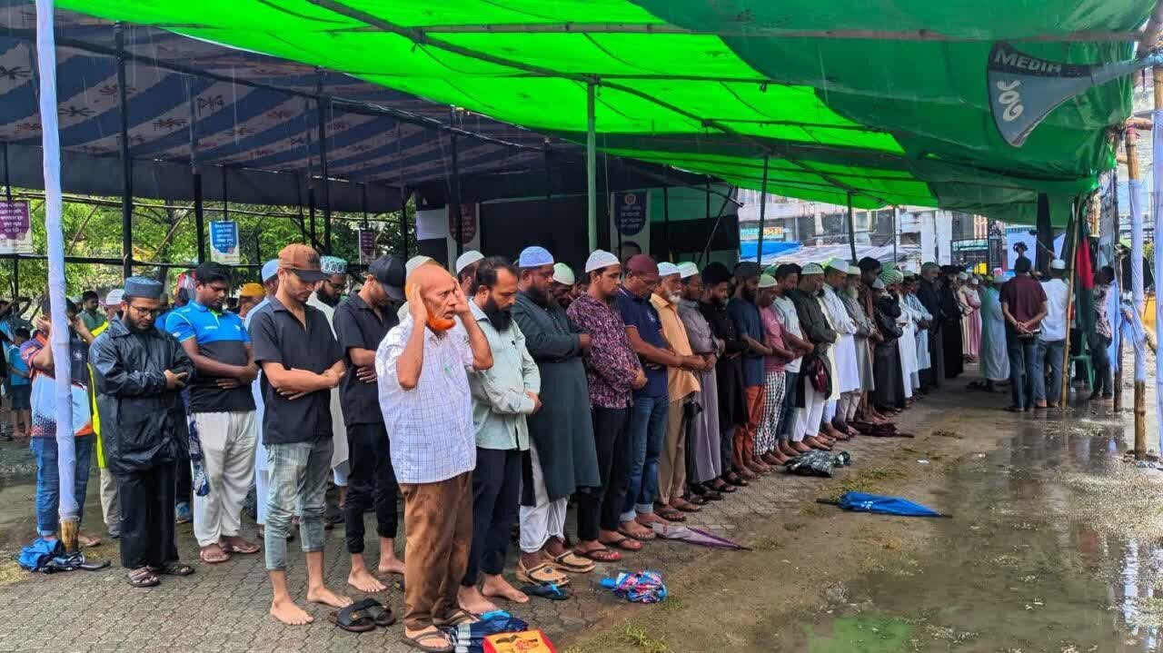 Prière funéraire en absentia pour l’Imam martyr dans la ville de Khulna, au Bangladesh