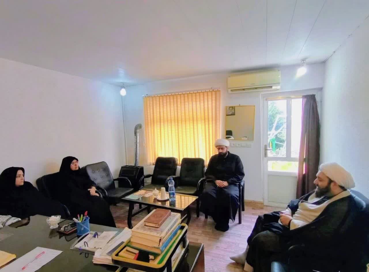 بازدید سرپرست فرمانداری بندر انزلی از مدرسه علمیه قائمیه؛ تعهد به بازسازی و حمایت از فعالیت‌های آموزشی