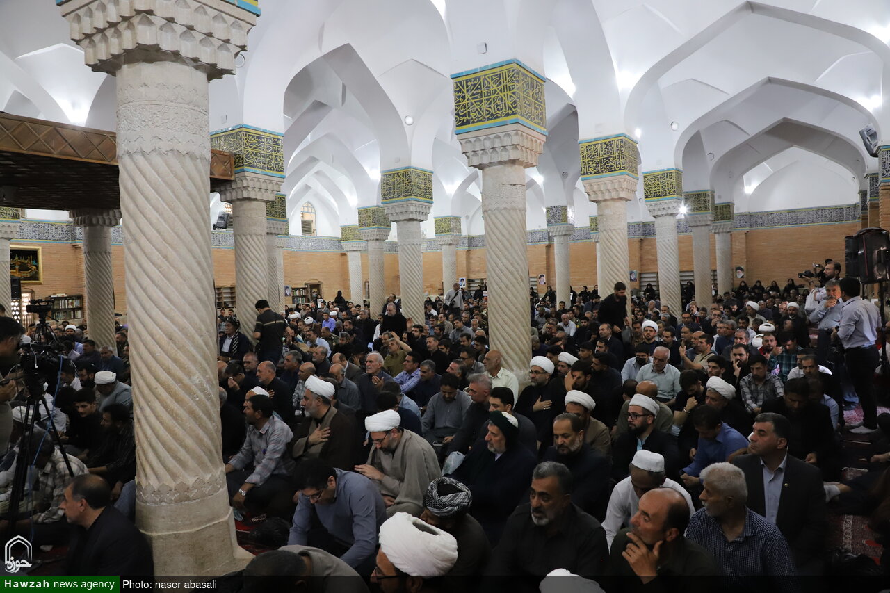 تصاویر/ گرامیداشت رهبر شهید در مسجد جامع سنندج