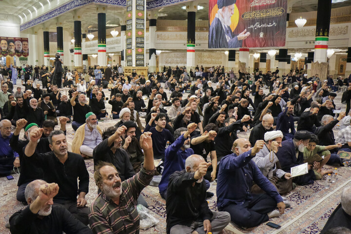 تصاویر/ مراسم بزرگداشت رهبر شهید انقلاب اسلامی حضرت آیت‌الله امام خامنه‌ای از سوی آستان مقدس کریمه اهل‌بیت در حرم مطهر بانوی کرامت