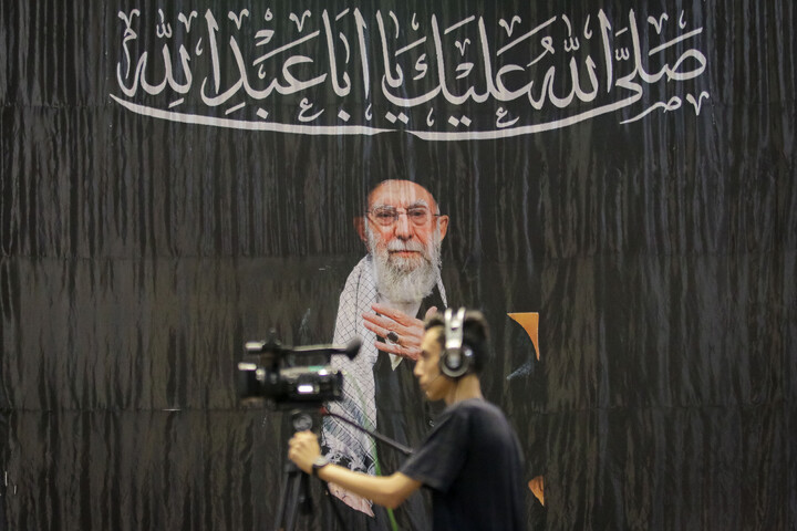 تصاویر/ مراسم بزرگداشت رهبر شهید انقلاب اسلامی حضرت آیت‌الله امام خامنه‌ای از سوی آستان مقدس کریمه اهل‌بیت در حرم مطهر بانوی کرامت