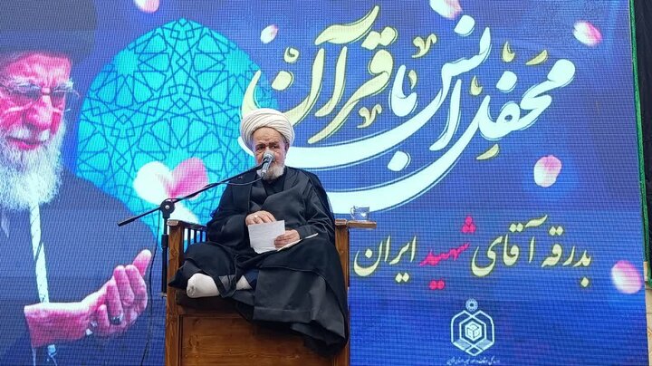 تصاویر /  محفل انس با قرآن کریم به یاد آقای شهید ایران