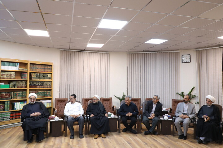 تصاویر/ دیدار جمعی از اندیشمندان اندونزیایی با آیت الله اعرافی