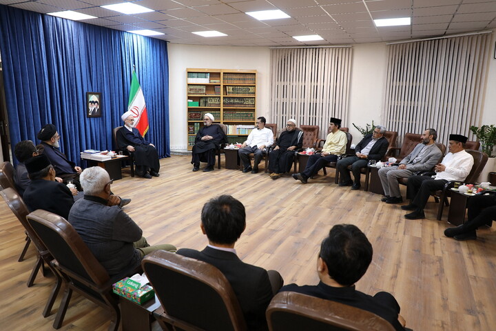 تصاویر/ دیدار جمعی از اندیشمندان اندونزیایی با آیت الله اعرافی