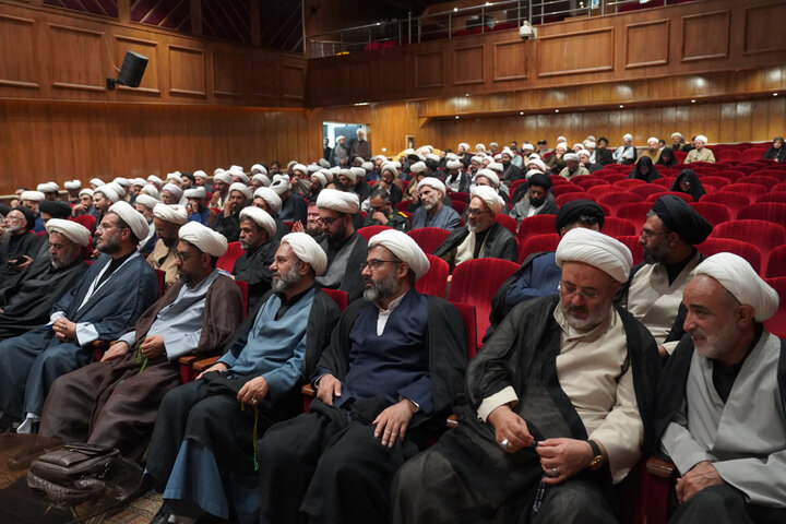 تصاویر / مراسم گرامیداشت قائد شهید امت با حضور اساتید ،طلاب ،وائمه جمعه وجماعات در قزوین