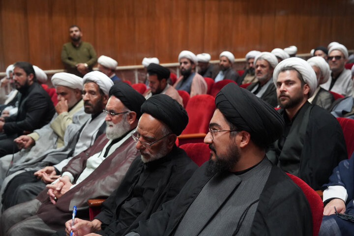 تصاویر / مراسم گرامیداشت قائد شهید امت با حضور اساتید ،طلاب ،وائمه جمعه وجماعات در قزوین عکاس -مهدی نادری