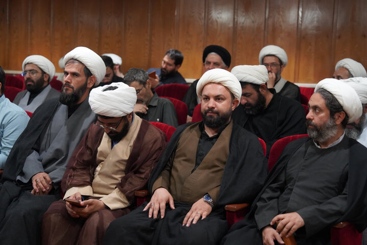 تصاویر / مراسم گرامیداشت قائد شهید امت با حضور اساتید ،طلاب ،وائمه جمعه وجماعات در قزوین عکاس -مهدی نادری