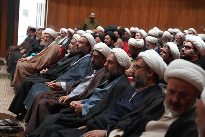 تصاویر / مراسم گرامیداشت قائد شهید امت با حضور اساتید ،طلاب ،وائمه جمعه وجماعات در قزوین عکاس -مهدی نادری