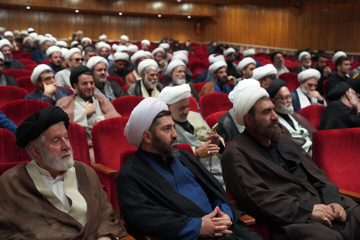 تصاویر / مراسم گرامیداشت قائد شهید امت با حضور اساتید ،طلاب ،وائمه جمعه وجماعات در قزوین عکاس -مهدی نادری