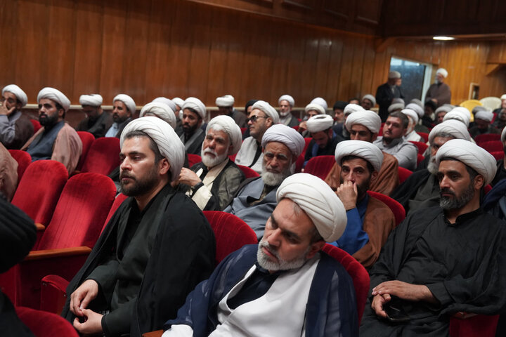 تصاویر / مراسم گرامیداشت قائد شهید امت با حضور اساتید ،طلاب ،وائمه جمعه وجماعات در قزوین عکاس -مهدی نادری
