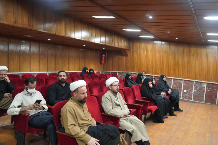 تصاویر / مراسم گرامیداشت قائد شهید امت با حضور اساتید ،طلاب ،وائمه جمعه وجماعات در قزوین عکاس -مهدی نادری