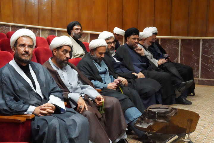 تصاویر / مراسم گرامیداشت قائد شهید امت با حضور اساتید ،طلاب ،وائمه جمعه وجماعات در قزوین عکاس -مهدی نادری
