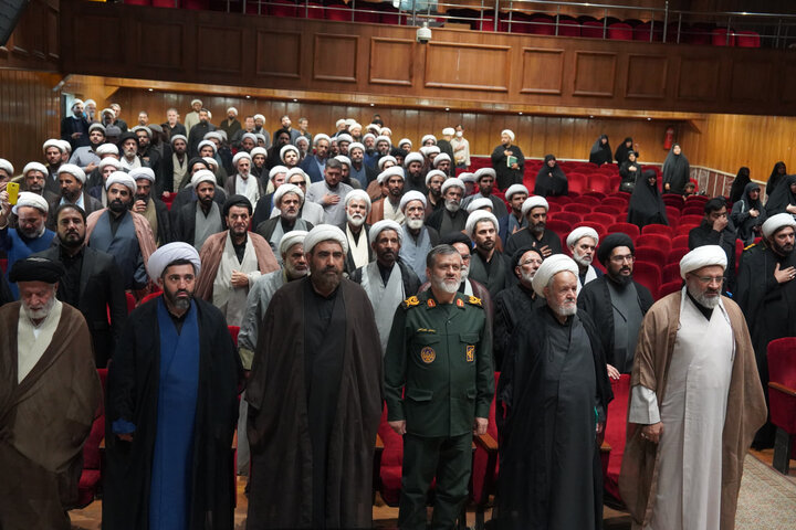 تصاویر / مراسم گرامیداشت قائد شهید امت با حضور اساتید ،طلاب ،وائمه جمعه وجماعات در قزوین عکاس -مهدی نادری