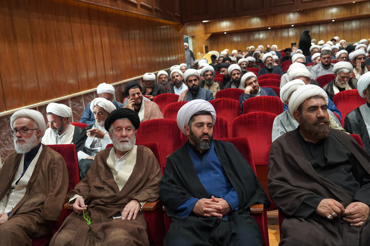 تصاویر / مراسم گرامیداشت قائد شهید امت با حضور اساتید ،طلاب ،وائمه جمعه وجماعات در قزوین عکاس -مهدی نادری