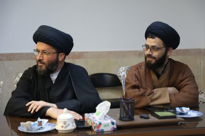 تصاویر/ نشست بصیرتی در حوزه علمیه یزد برگزار شد