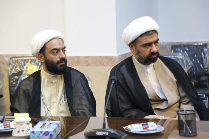 تصاویر/ نشست بصیرتی در حوزه علمیه یزد برگزار شد