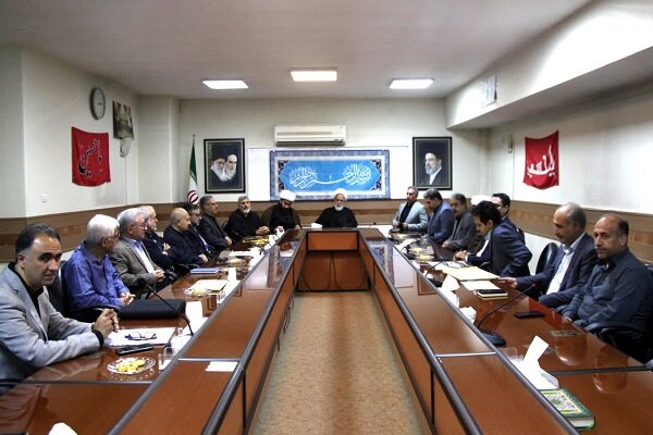 تصاویر/  بررسی مراحل طراحی مصلای بزرگ کرمانشاه در نشستی با ریاست نماینده ولی فقیه