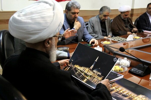 تصاویر/  بررسی مراحل طراحی مصلای بزرگ کرمانشاه در نشستی با ریاست نماینده ولی فقیه
