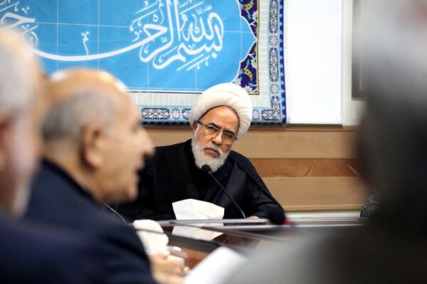 تصاویر/  بررسی مراحل طراحی مصلای بزرگ کرمانشاه در نشستی با ریاست نماینده ولی فقیه