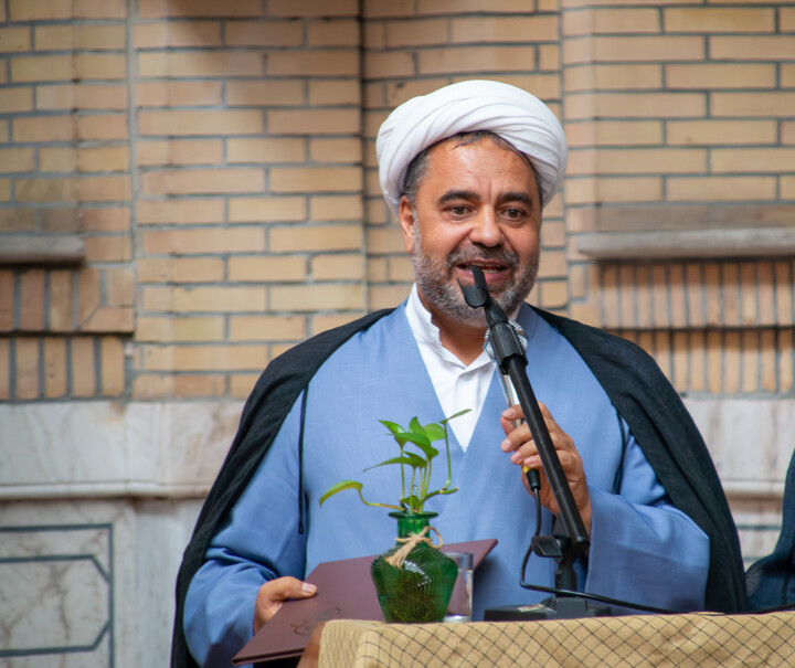 تصاویر/ مدیر حوزه علمیه خراسان  از مدیر کل اوقاف استان کرمان