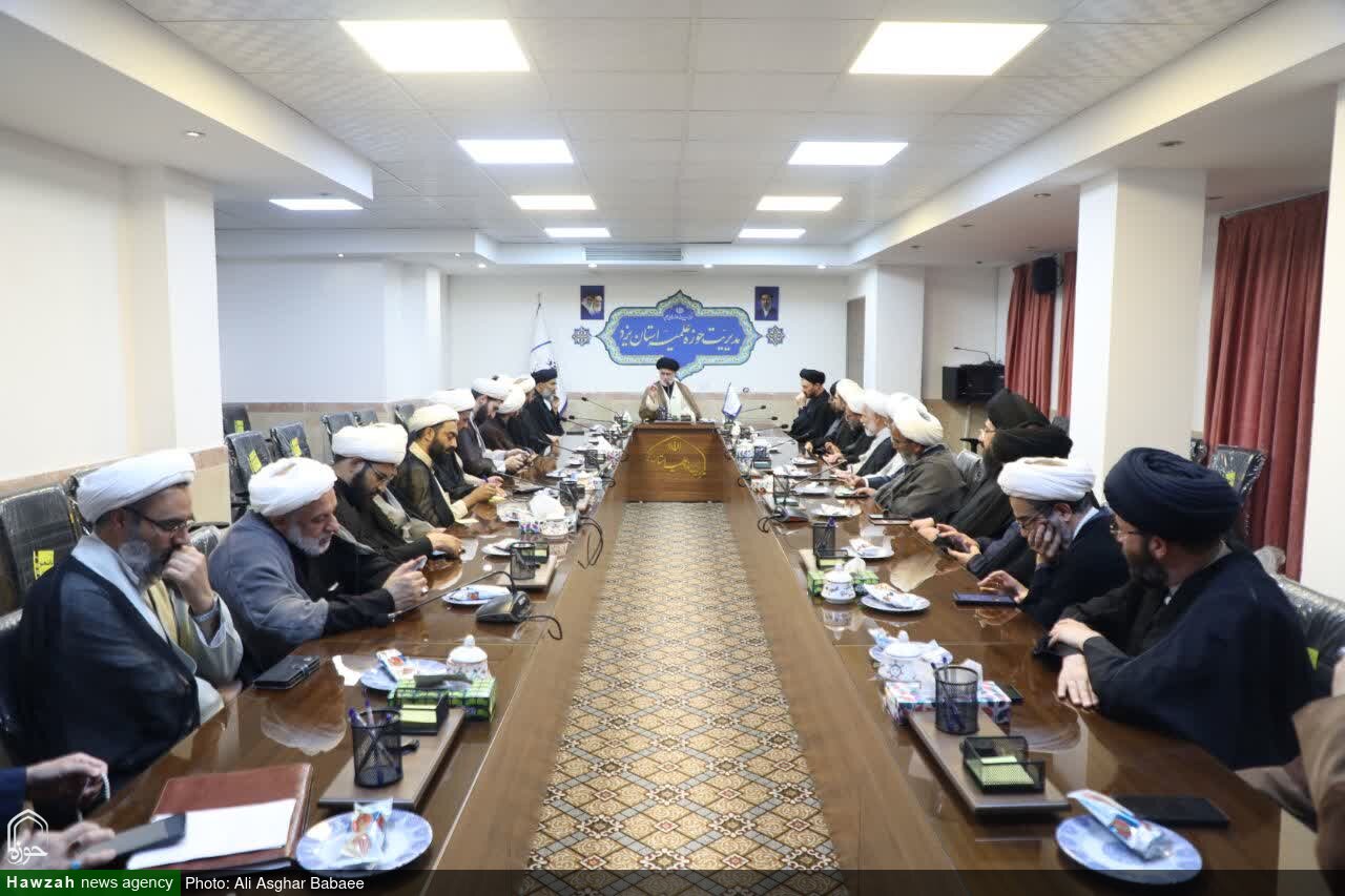 تصاویر/ نشست بصیرتی در حوزه علمیه یزد برگزار شد