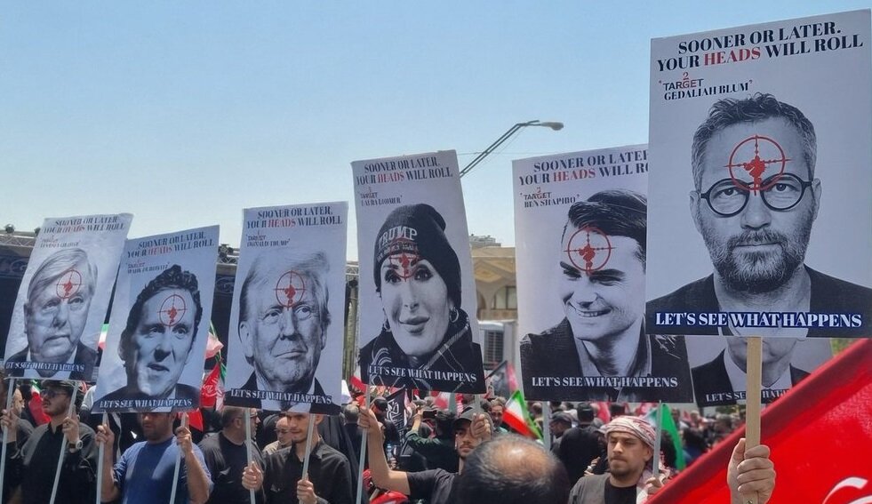 پلاکاردهای تشییع رهبر شهید، تصاویر چه افرادی را بهعنوان عاملان ترور به نمایش گذاشته بودند؟ پلاکاردهای تشییع رهبر شهید، تصاویر چه افرادی را بهعنوان عاملان ترور به نمایش گذاشته بودند؟