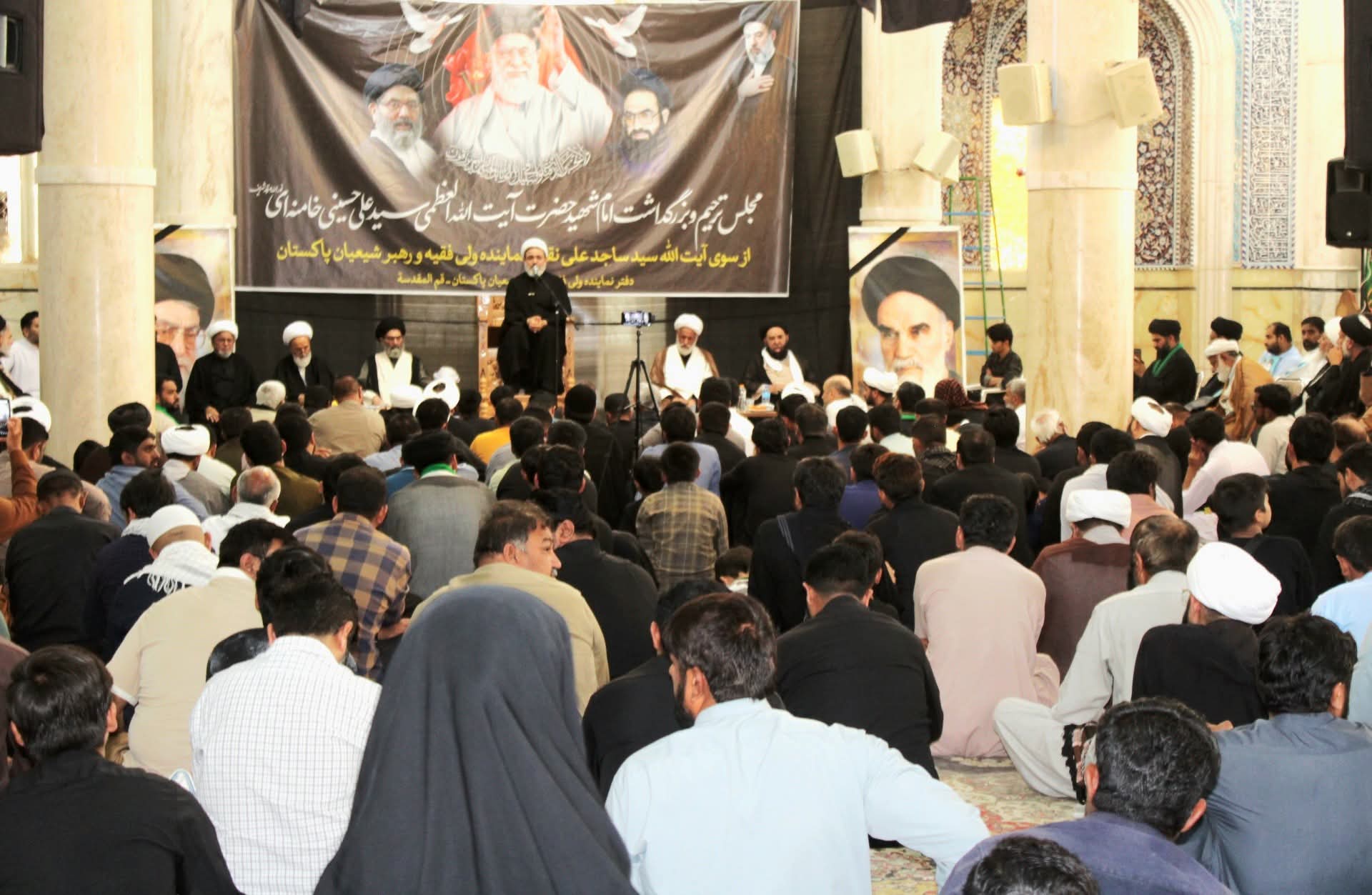 تصاویر / قائد ملت جعفریہ پاکستان کی زیرِ صدارت رہبرِ معظم کی یاد میں مجلسِ ترحیم و تجلیل کا انعقاد