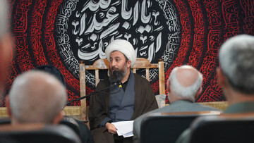 تصاویر/ نود و دومین جلسه از سلسله جلسات تفسیر قرآن کریم در خوی