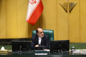 نمایندگان مجلس به نیابت از ملت مبعوث مطیع رهبر انقلاب و خونخواه امام شهید هستند