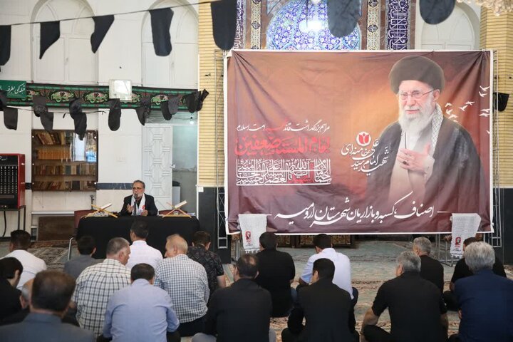 تصاویر/ مراسم بزرگداشت قائد شهید امت حضرت امام خامنه ای (قدس سره) به همت اصناف کسبه و بازاریان شهرستان ارومیه