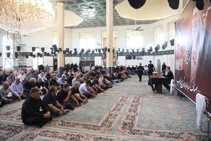 تصاویر/ مراسم بزرگداشت قائد شهید امت حضرت امام خامنه ای (قدس سره) به همت اصناف کسبه و بازاریان شهرستان ارومیه
