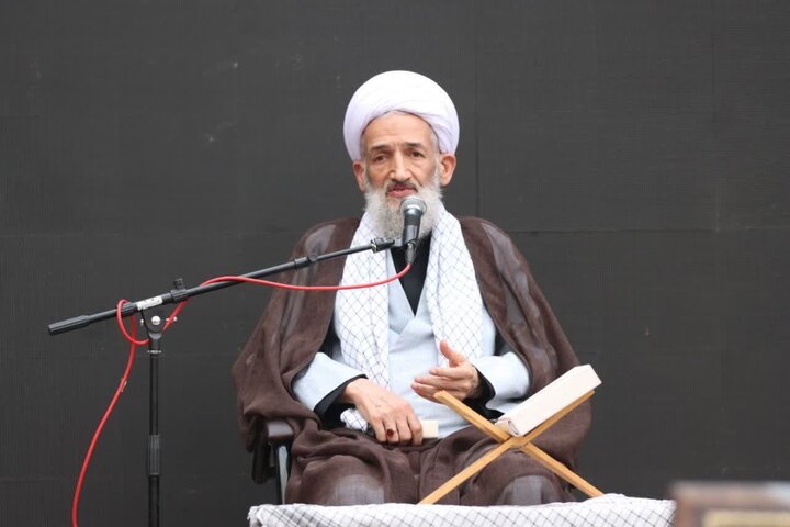 تصاویر/ بزرگداشت رهبر شهید (ره) در اداره کل آموزش و پرورش استان با حضور نماینده ولی فقیه در استان