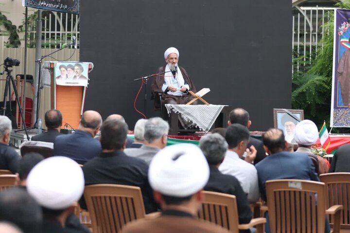 تصاویر/ بزرگداشت رهبر شهید (ره) در اداره کل آموزش و پرورش استان با حضور نماینده ولی فقیه در استان